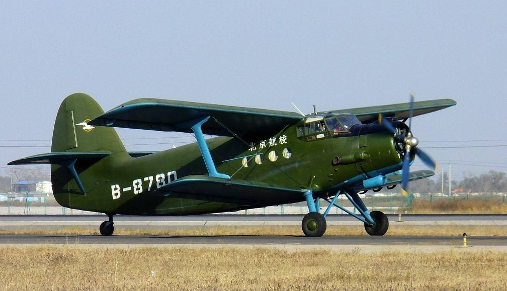 運(yùn)-5運(yùn)輸機(jī)用的是20號(hào)航空潤(rùn)滑油